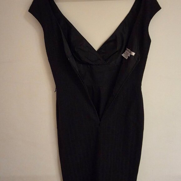 Maggy London Black V-Neck Sleeveless Sheath Dress - Picture 2 of 4